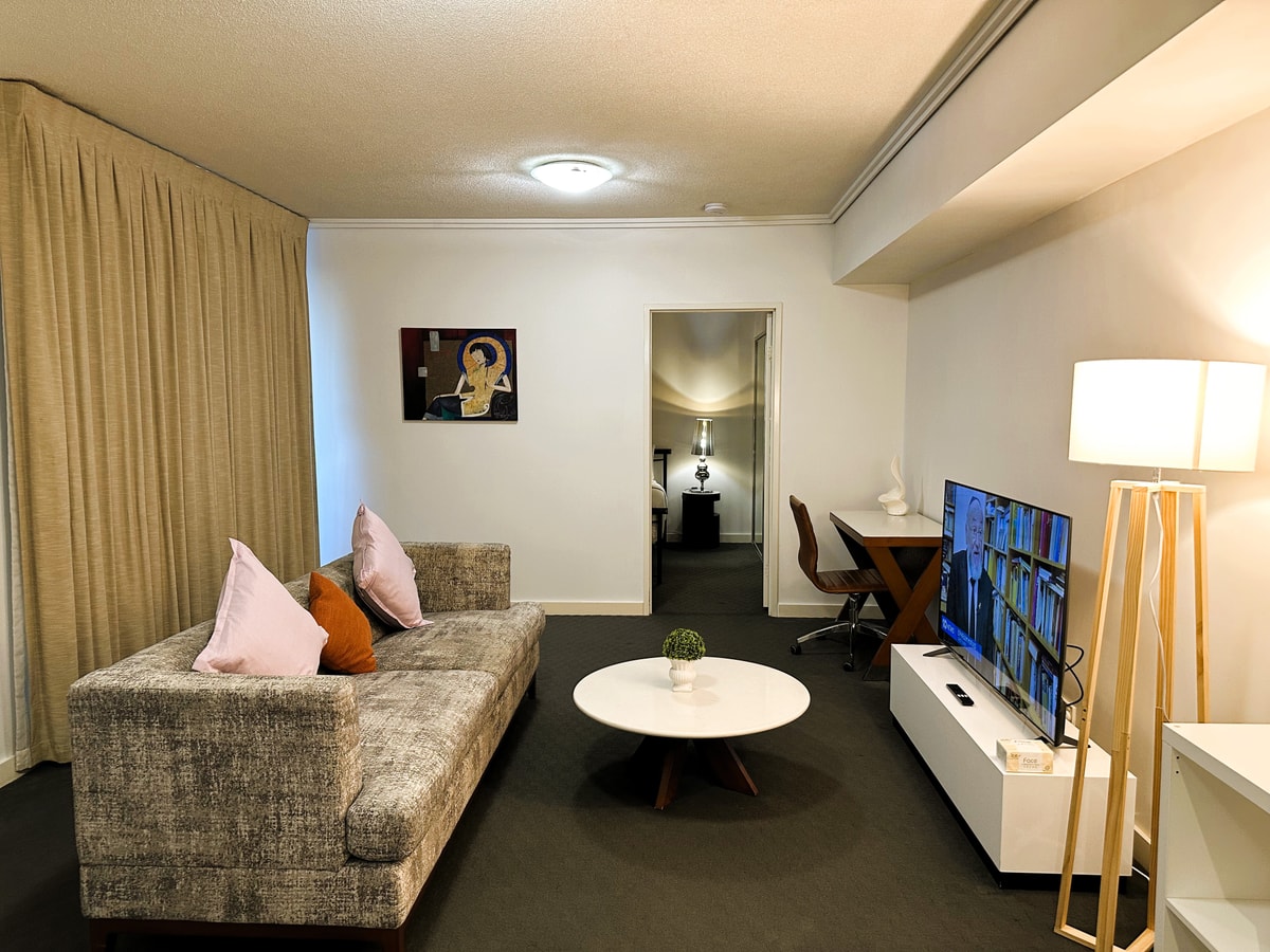 Modern CBD 2 Bedroom Apartment with Free Parking 8 Serain Residences