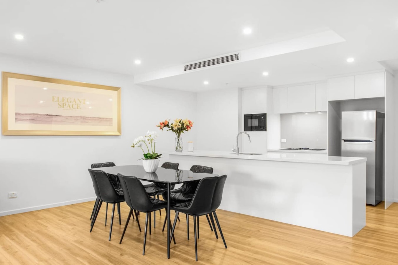 Exquisite and Stylish Villa in Surfers Paradise 7 Serain Residences