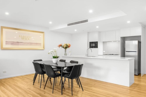 Exquisite and Stylish Villa in Surfers Paradise 7 Serain Residences