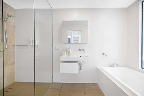 Cozy & Convenient 3-Bedroom Apt Surfers Paradise 29 Serain Residences