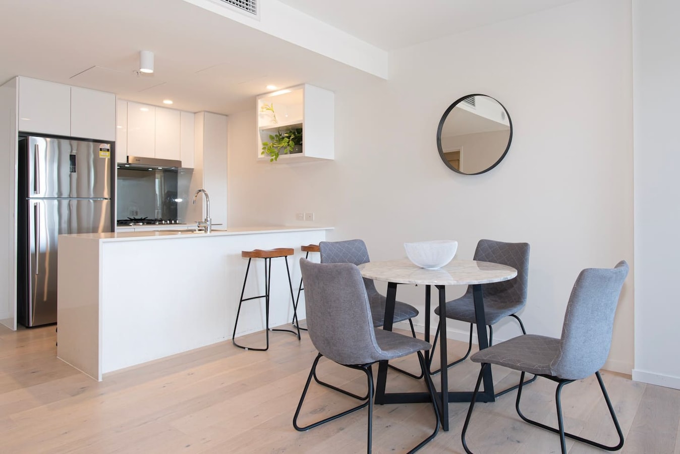 Riverview High level 1bedroom unit with Parking 4 Serain Residences