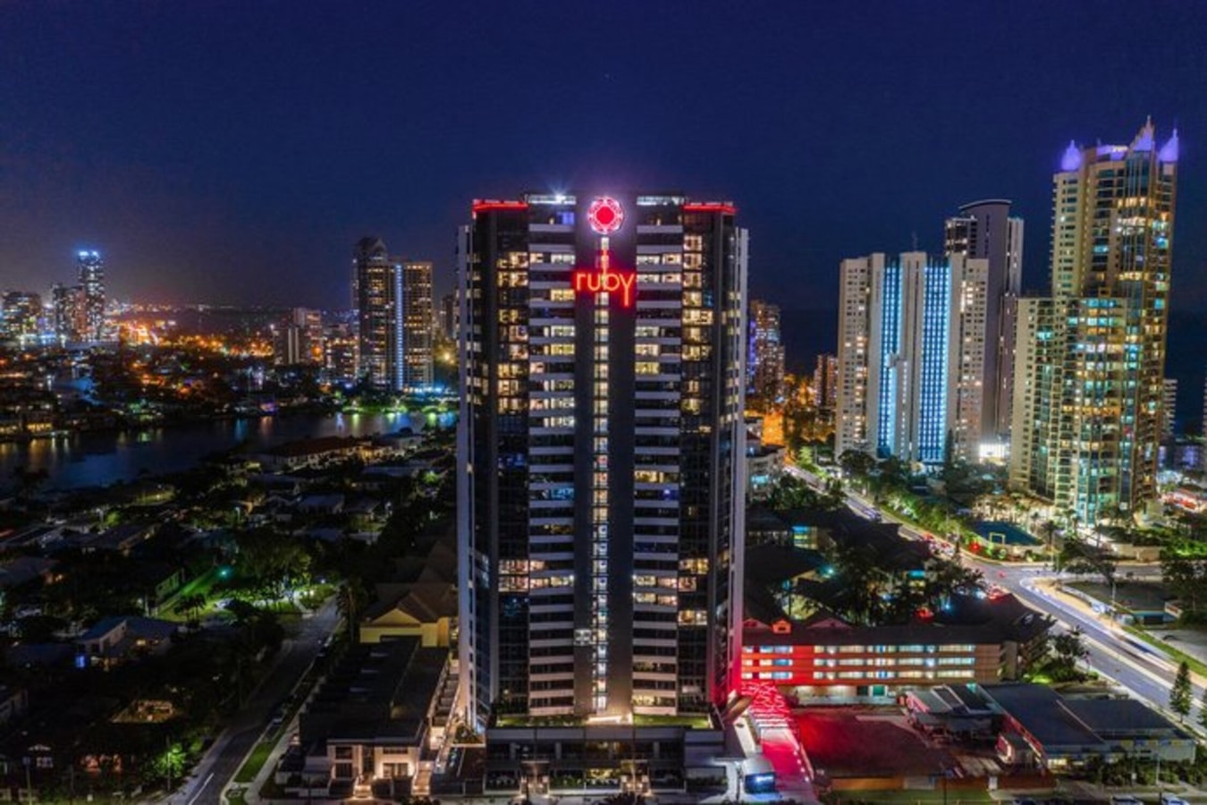 Comfy 2BR Apartment Central Surfers w/Parking 24 Serain Residences