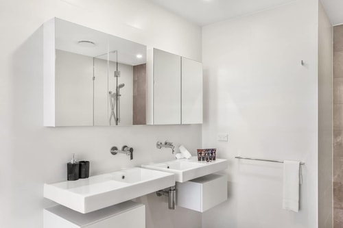 Exquisite and Stylish Villa in Surfers Paradise 12 Serain Residences