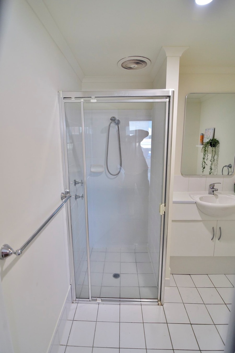 3BR Townhouse in Heart of Adelaide with Parking 14 Serain Residences