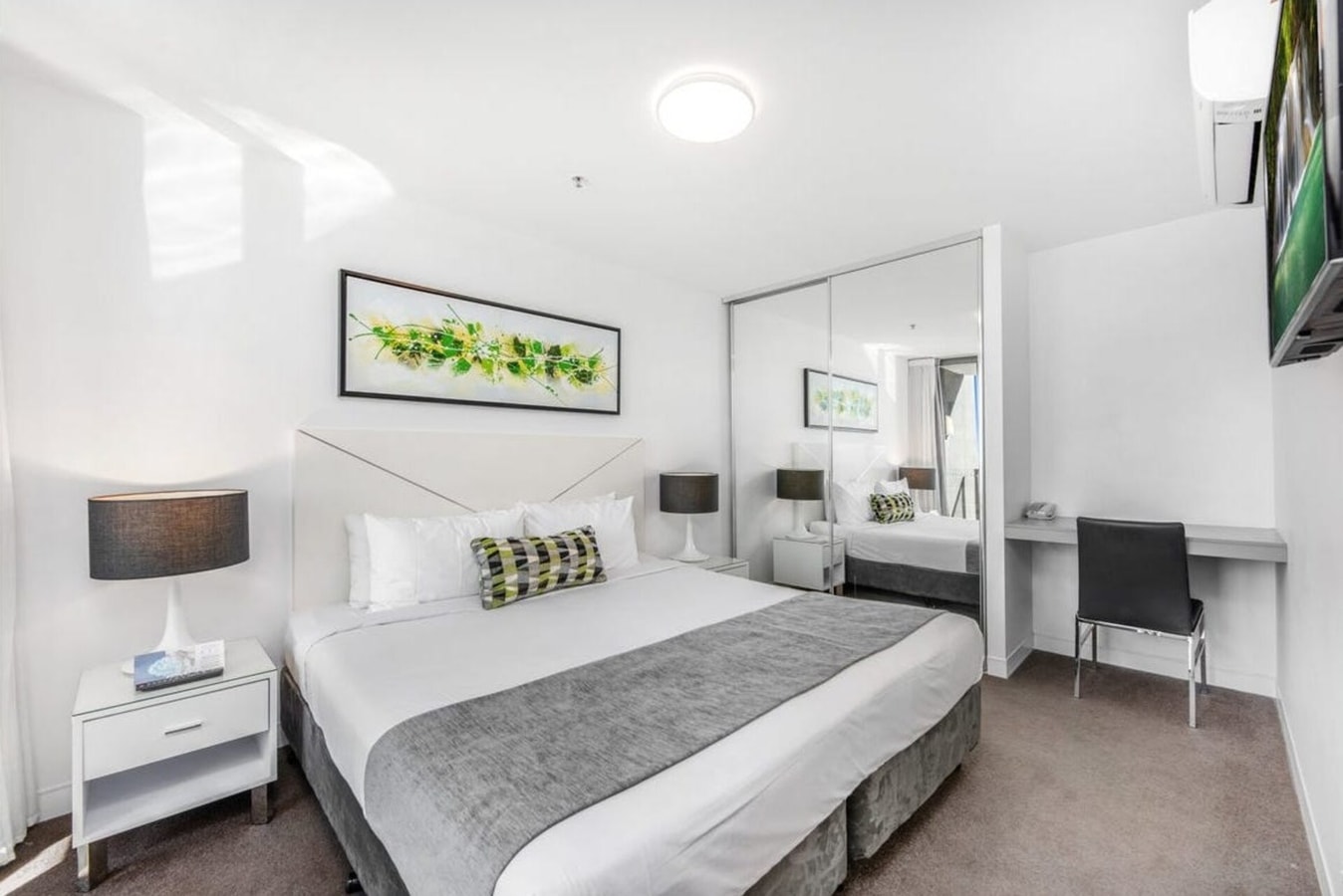 High-rise Oceanfront 1BR Apartment in Surfers 11 Serain Residences