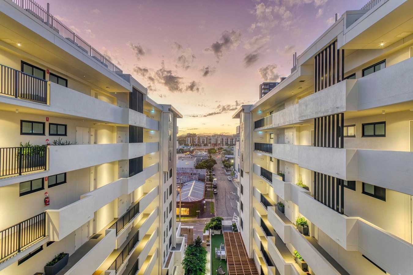 East Brisbane 1bed unit with Rooftop pool +Parking 13 Serain Residences