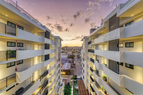 East Brisbane 1bed unit with Rooftop pool +Parking 13 Serain Residences