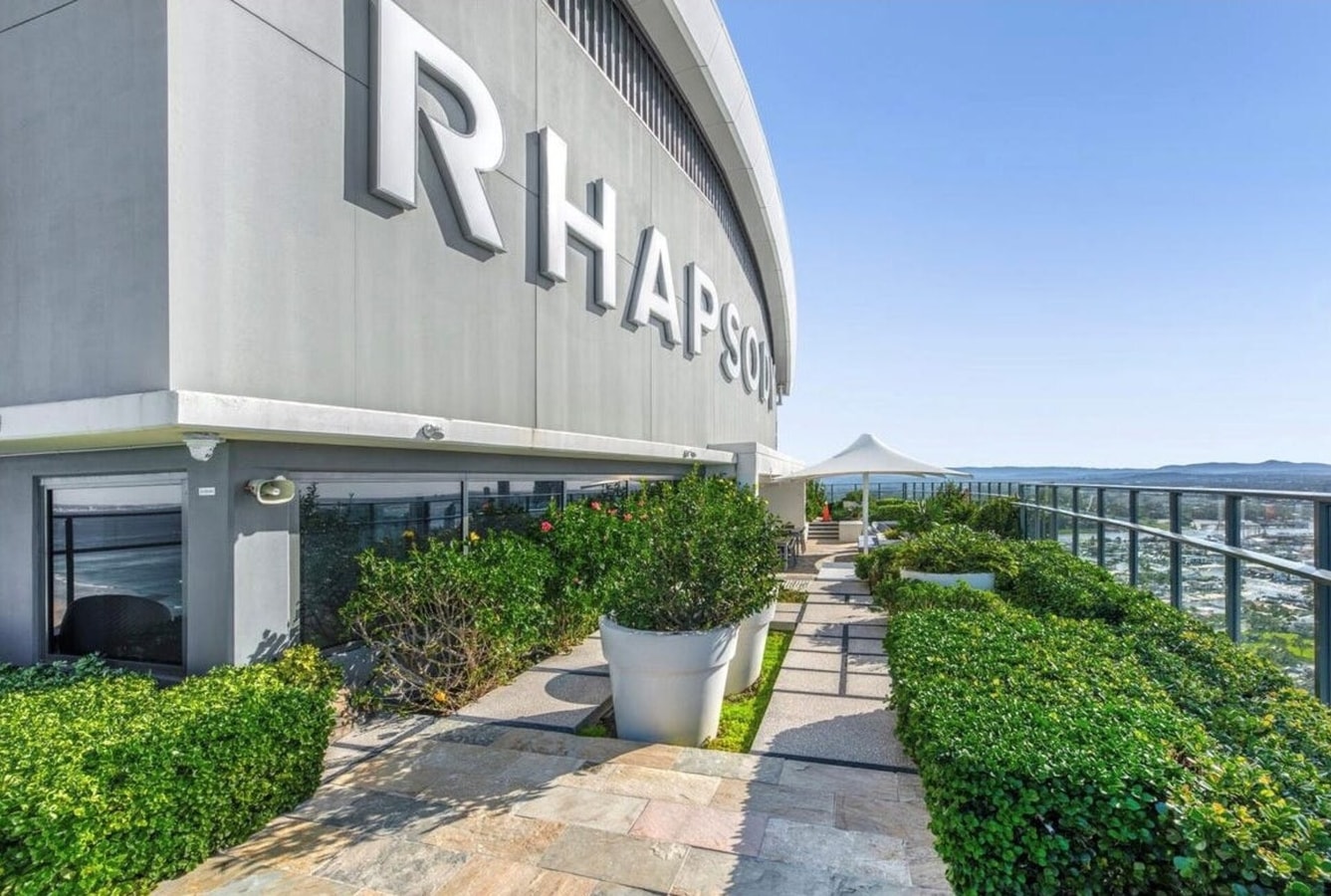 High-rise Oceanfront 1BR Apartment in Surfers 9 Serain Residences