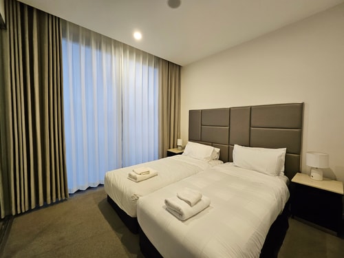 Comfort 3 bedroom Villa In Center Surfers Paradise 7 Serain Residences