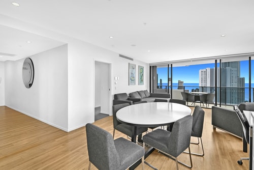 Cozy & Convenient 3-Bedroom Apt Surfers Paradise 28 Serain Residences
