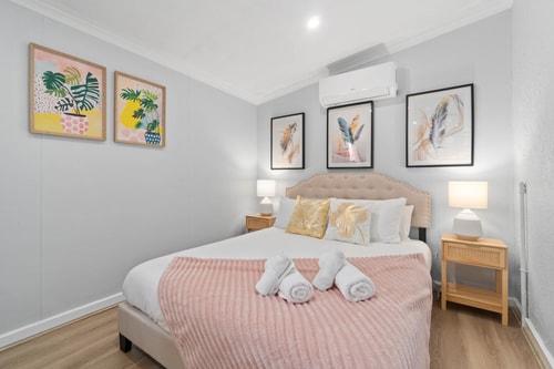 Stylish 2BR Retreat | Walk to Shops & 12min to CBD 7 Serain Residences
