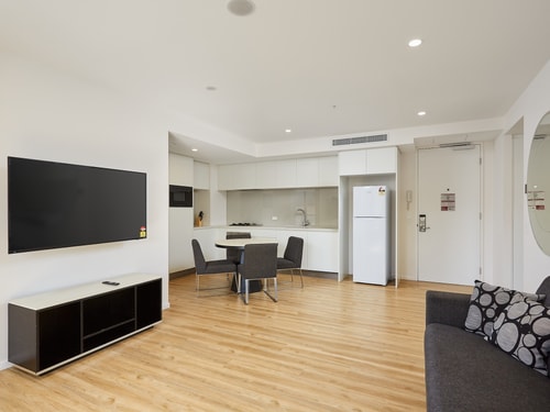 Cozy 2-bedrooms Apartment in Surfers Paradise 1 Serain Residences