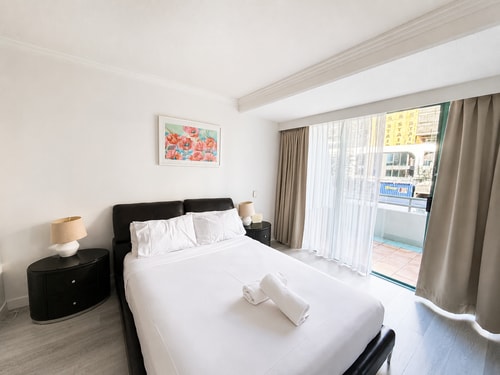 Crown Towers Stunning 1Bedroom Apt 3-min to Beach 17 Serain Residences