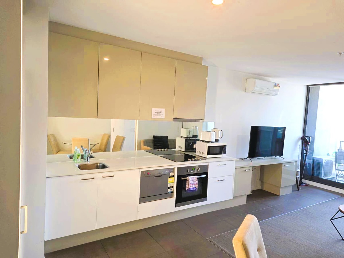 Modern One-bedroom Apt in the Heart of Melbourne 1 Serain Residences