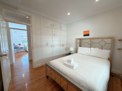 Burwood 4BR Family Home | Fast WiFi & Free Parking 30 Serain Residences