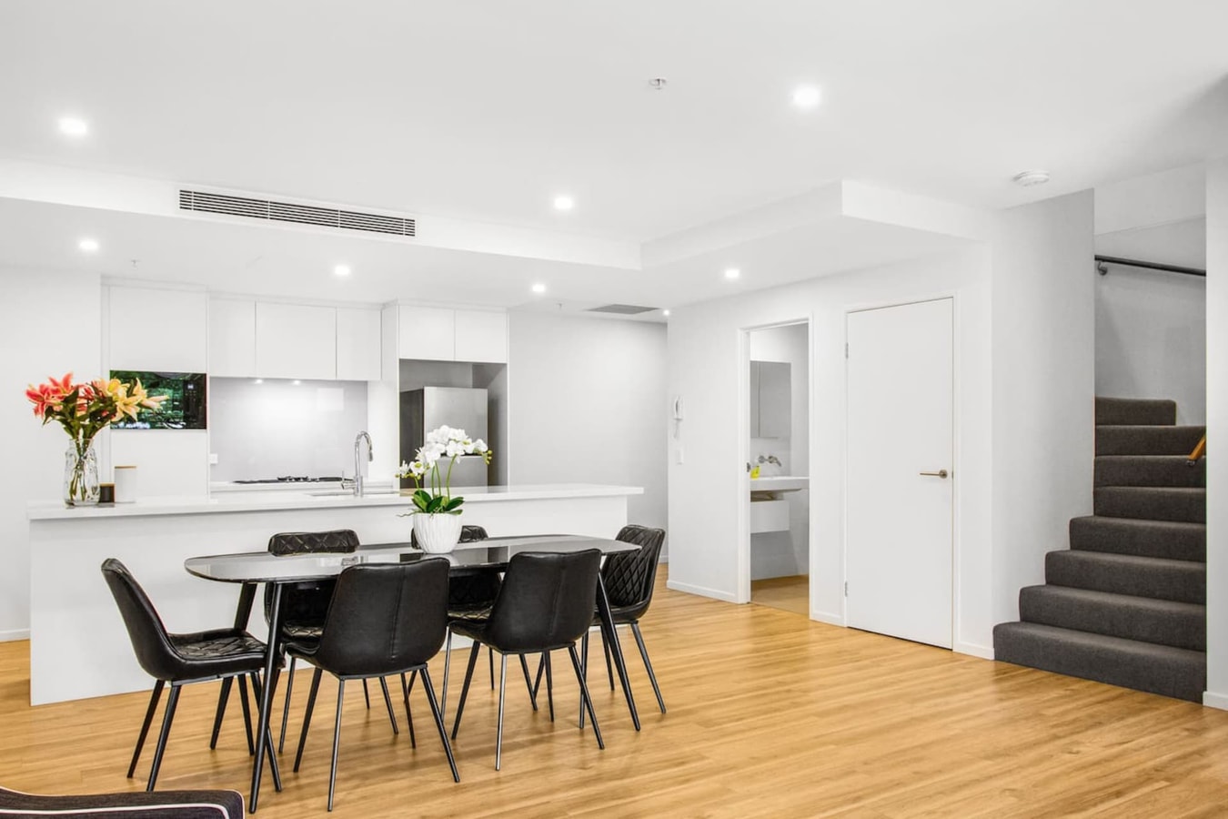 Exquisite and Stylish Villa in Surfers Paradise 1 Serain Residences