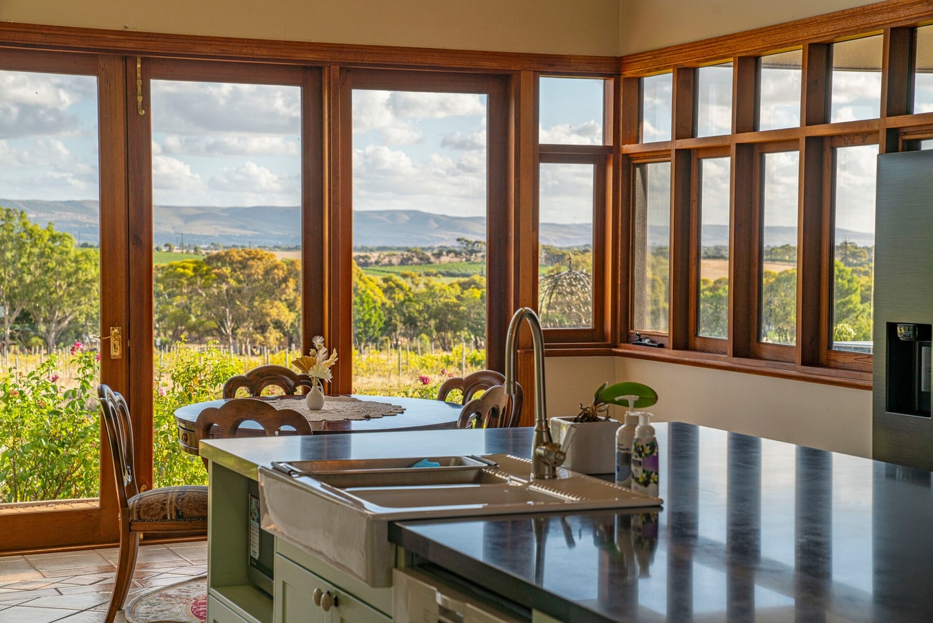 Condor Estate Spacious with Vineyard & Fireplace 6 Serain Residences