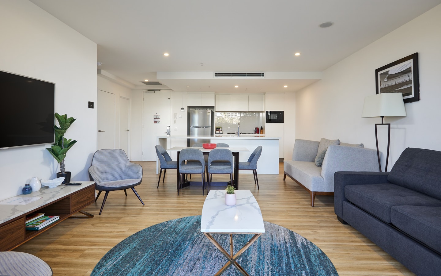 Convenient Located Villa in Heart Surfers Paradise 5 Serain Residences