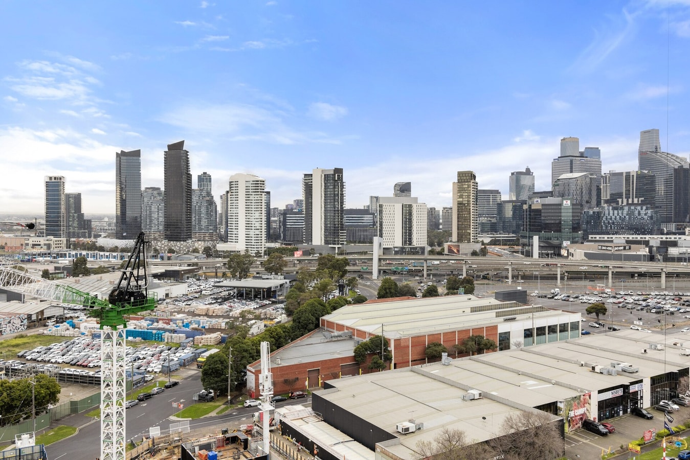One-bedroom Modern Apartment in South Melbourne 17 Serain Residences