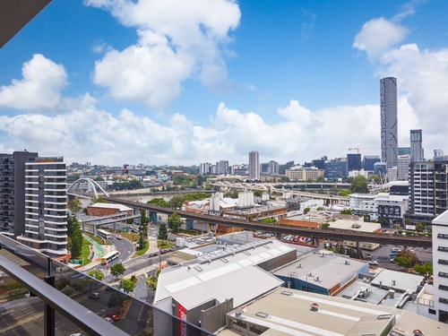 Artistic South Bank 2Bed Apartment+Free parking 8 Serain Residences