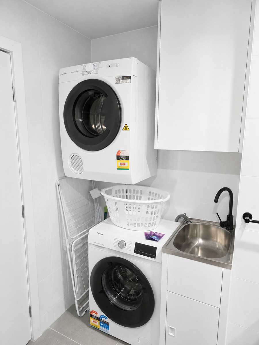 Heart of Southport 2BR | Near Tram & Pacific Fair 22 Serain Residences