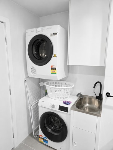 Heart of Southport 2BR | Near Tram & Pacific Fair 22 Serain Residences