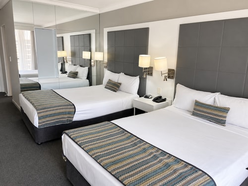 Comfy 2Double-bed Suite in Central Surfers | Max 4 7 Serain Residences
