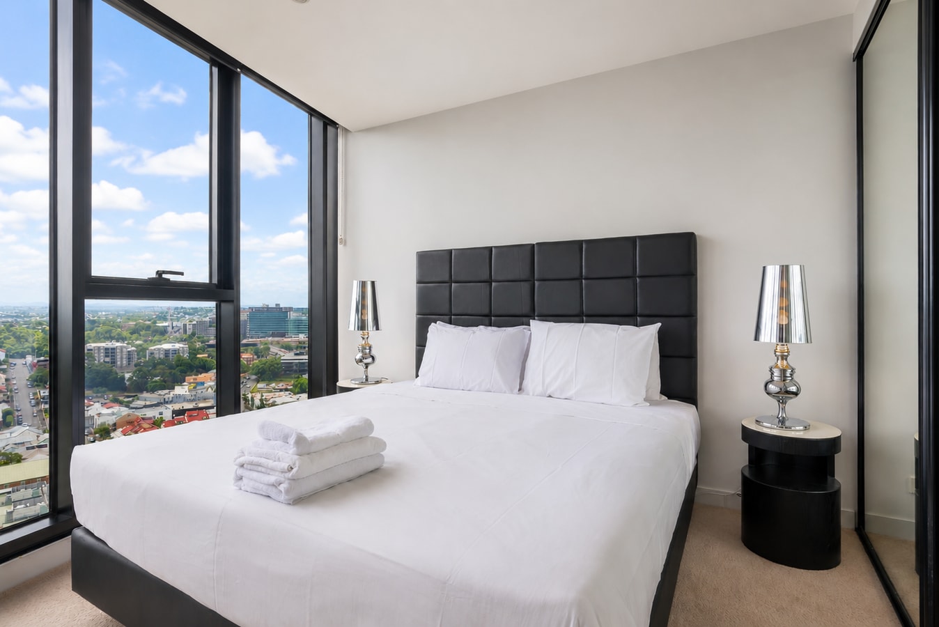 High-level 1 Bedroom Apartment in Fortitude Valley 1 Serain Residences