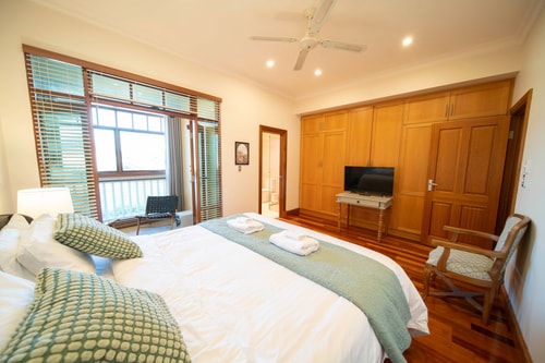 Cozy Home 5mins Walk from Beach with Fireplace 11 Serain Residences