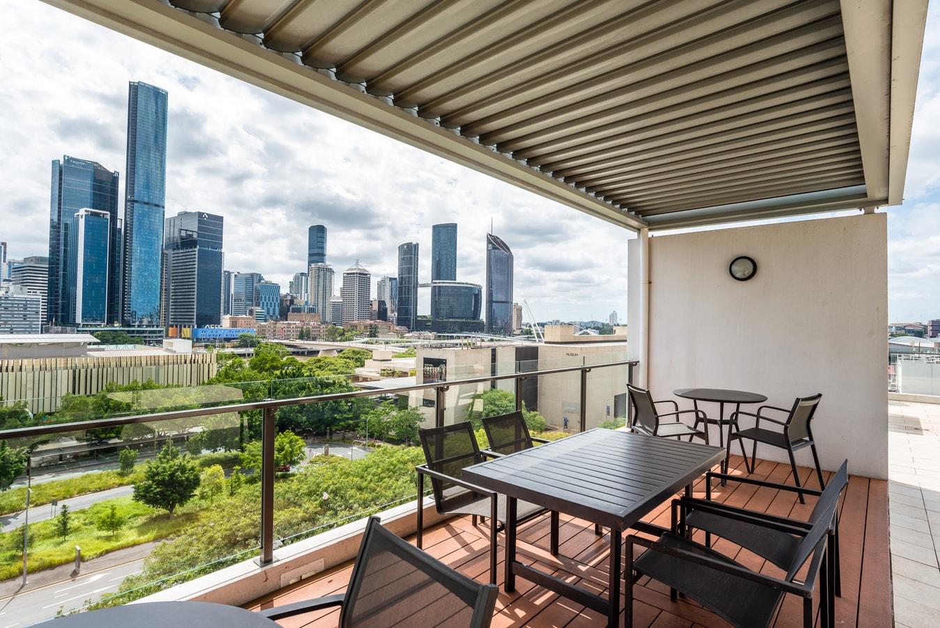 City-Center Cozy 2BDR Apartment with Parking 23 Serain Residences