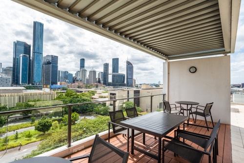 City-Center Cozy 2BDR Apartment with Parking 23 Serain Residences