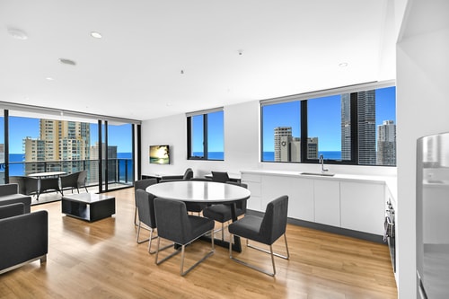 Cozy & Convenient 3-Bedroom Apt Surfers Paradise 5 Serain Residences