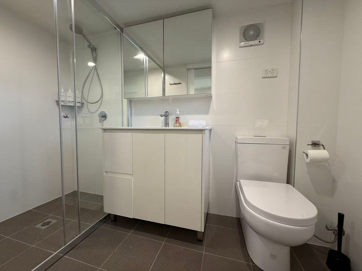 Comfortable Private Room 12 Mins to Train & Metro 4 Serain Residences
