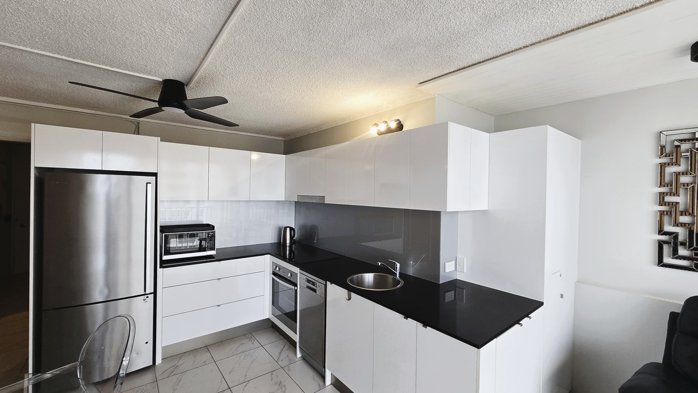 Beachside Ocean View 1BR Apartment Central Surfers 5 Serain Residences