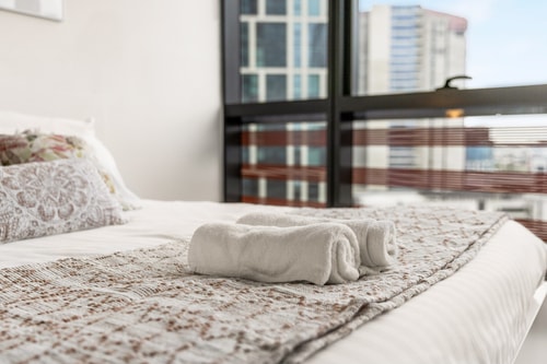 Cozy 1 bedroom apartment in Docklands 13 Serain Residences