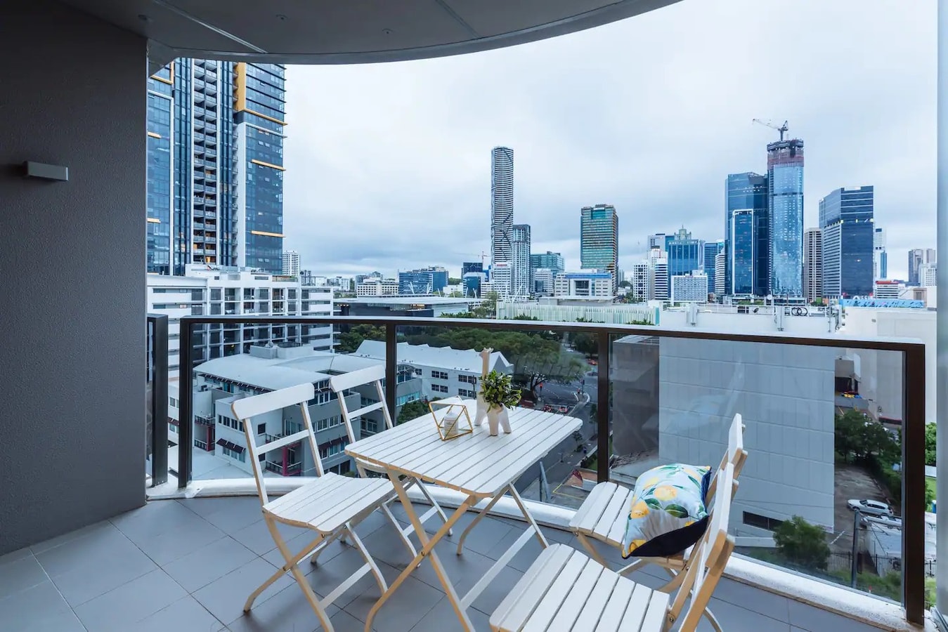 Modern Style River View 2Bedroom  Apt + Parking 13 Serain Residences