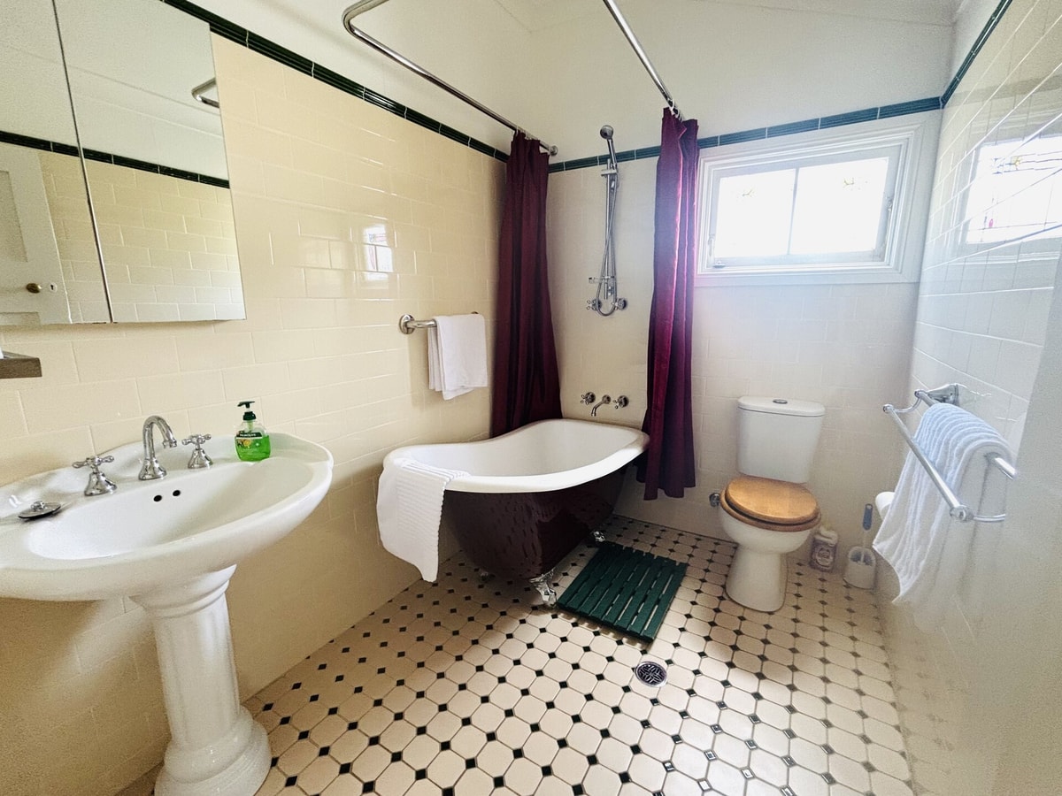 3BDR Blue Mountains Hideaway in Central Katoomba 11 Serain Residences