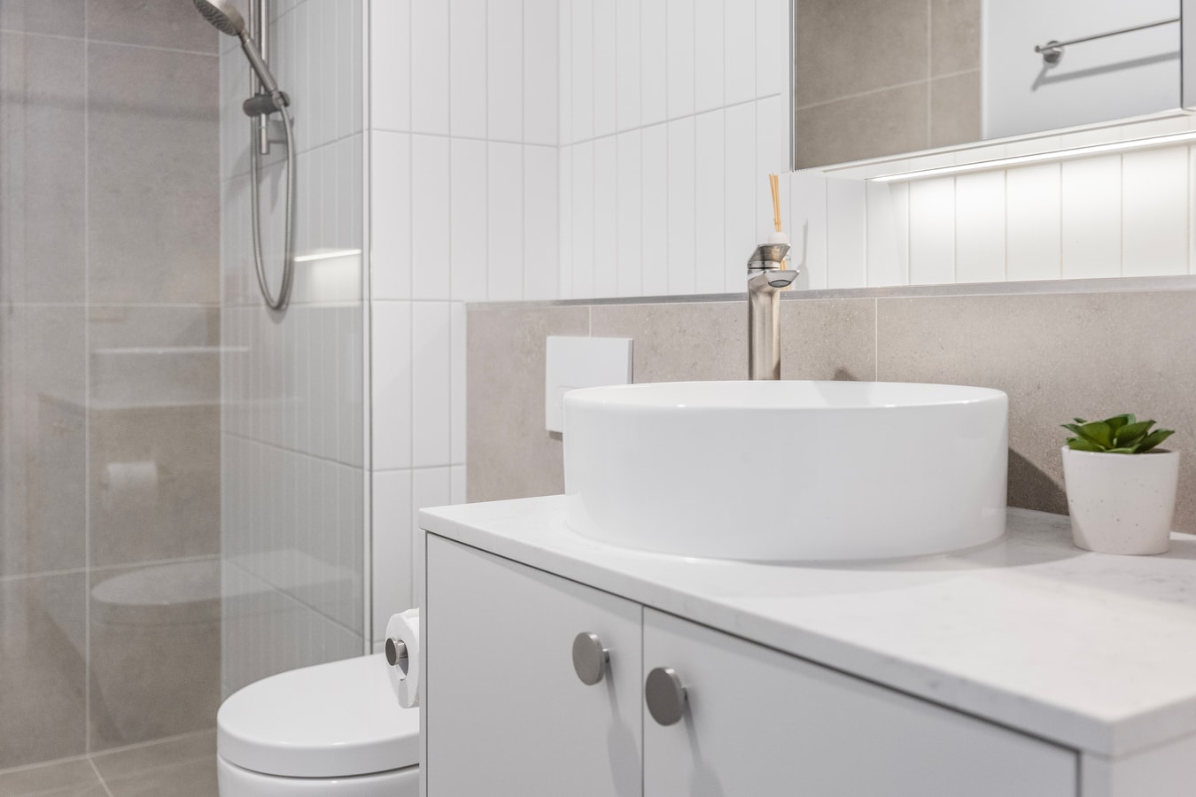 Modern & Cozy 1-Bedroom Apartment in Phillip 16 Serain Residences