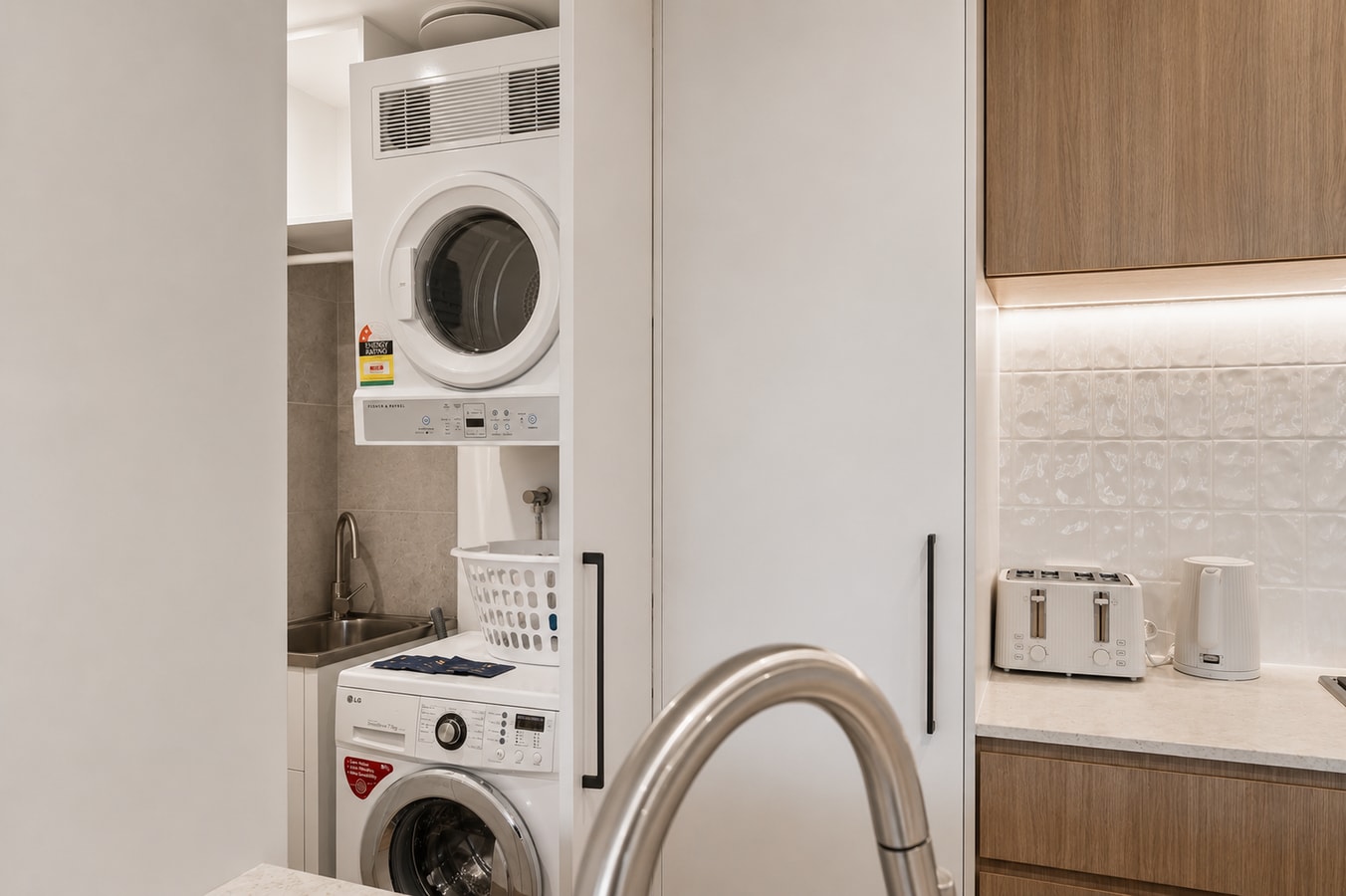 Riverside Modern 2BR East Brisbane w/Parking 13 Serain Residences