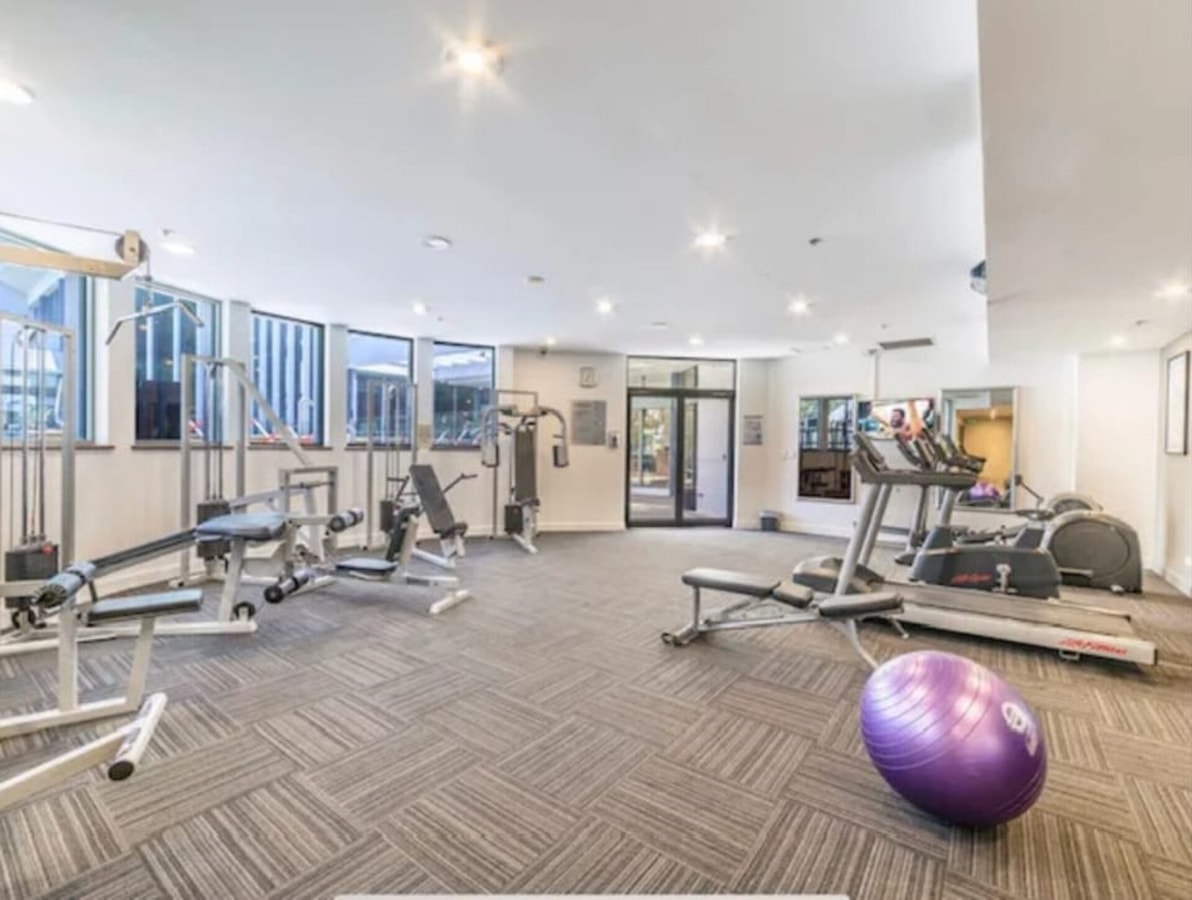 Central Located Queen Studio in Legend Hotel 3 Serain Residences