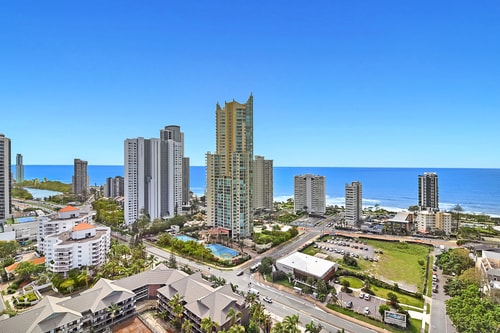 Cozy & Convenient 3-Bedroom Apt Surfers Paradise 27 Serain Residences