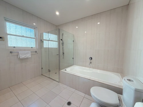 Burwood 4BR Family Home | Fast WiFi & Free Parking 26 Serain Residences