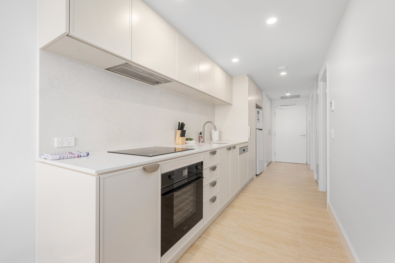 Stylish 1BDR Sunlit Apartment w Rooftop Pool & Gym 9 Serain Residences