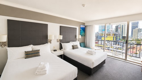 Central Located 2 Double-bed Hotel Room in Surfers 12 Serain Residences