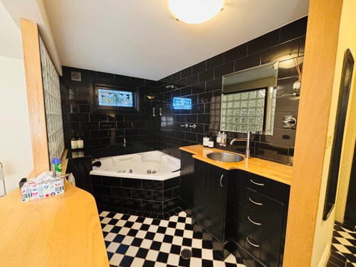 Leura's Magical Manderley - Studio Room 9 Serain Residences