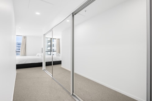 Modern 2BDR Apt in Phillip Gym | Pool | Parking 10 Serain Residences
