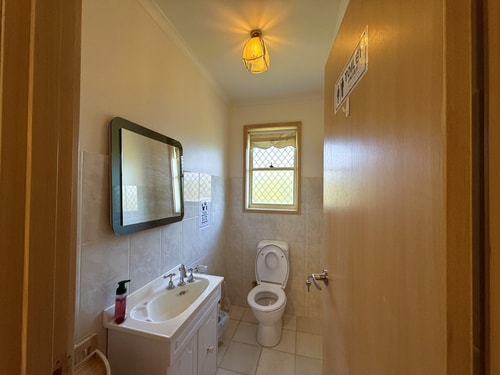 Cozy Queen Room Near ANU & City Centre | Parking 9 Serain Residences