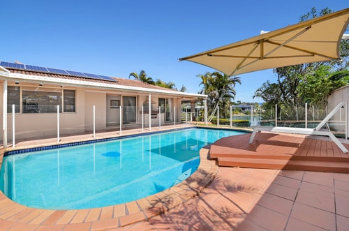 Relaxing 4BR Robina Escape with Parking & Pool 0 Serain Residences