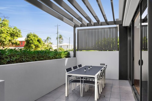 Exquisite and Stylish Villa in Surfers Paradise 18 Serain Residences