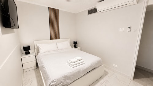 Beachside Ocean View 1BR Apartment Central Surfers 10 Serain Residences